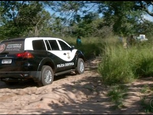 Corpo de ex-presidiário foi encontrado em matagal (Foto: Reprodução/TV Anhanguera)
