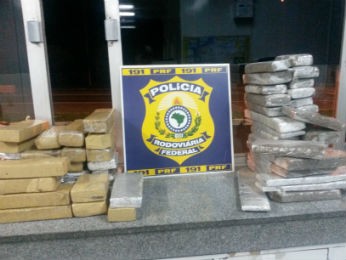 Menores são apreendidos com quase 54 kg de maconha, no Paraná (Foto: Divulgação / Polícia Rodoviária Federal)