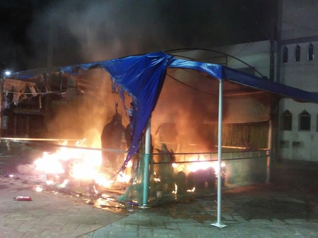 Fogo destruiu completamente o presépio da Igreja Matriz de Peruíbe (Foto: Rafael Vitor / Arquivo Pessoal)