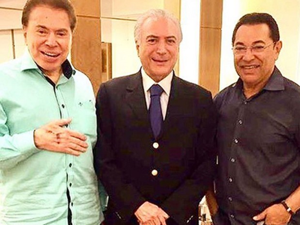 Temer posa para foto com Silvio Santos e o cabeleireiro Jassa (Foto: Reprodução/Instagram/Robson Jassa)