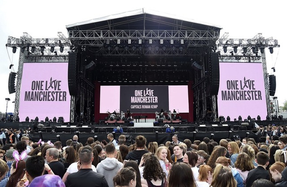 Palco do show beneficente One Love Manchester logo antes das apresentações (Foto: AP/Dave Hogan)