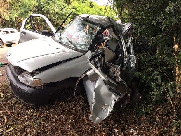 Carro em que a família viajava foi atingido pelo caminhão na traseira (Foto: Júlio César Alves/Arquivo Pessoal)