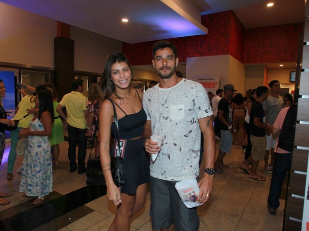 Ex-BBBs Franciele e Diogo em pré-estreia de filme na Zona Oeste do Rio (Foto: Marcello Sá Barretto/ Ag. News)
