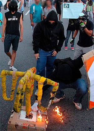 Polícia quer identificar &#39;ninjas&#39;, apontados como causadores de atos de vandalismo nos protestos em Natal  (Foto: Humberto Sales)