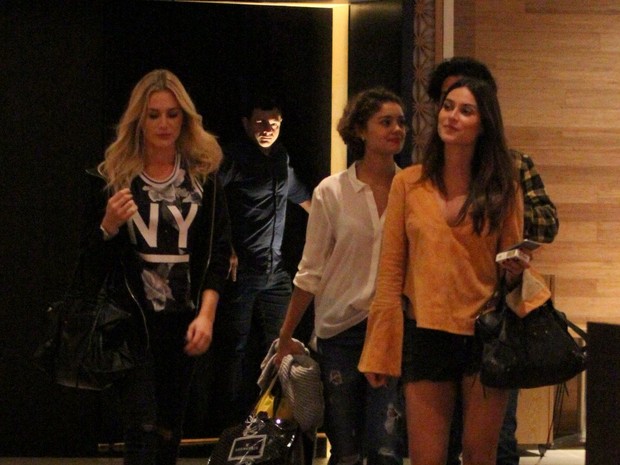 Fiorella Mattheis, Sophie Charllotte e Thaila Ayala em shopping na Zona Oeste do Rio (Foto: Fabio Moreno/ Ag. News)