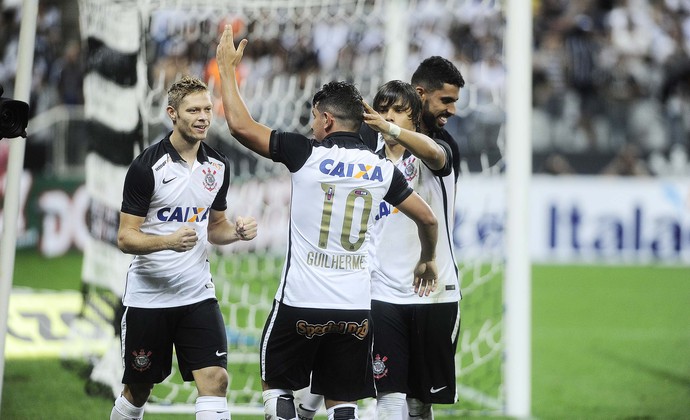 Análise: Guilherme não funciona como Renato Augusto, e Corinthians sofre