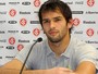 Muriel na entrevista do Internacional (Foto: Alexandre Alliatti / Globoesporte.com)