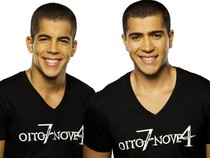 Oito7nove4