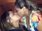 Preta Gil dá beijão em Gaby Amarantos e posta foto em rede social