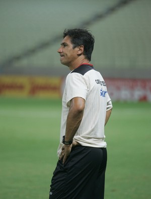 Foi o primeiro jogo de Sérgio Alves como técnico profissional (Foto: Alex Costa/Agência Diário)