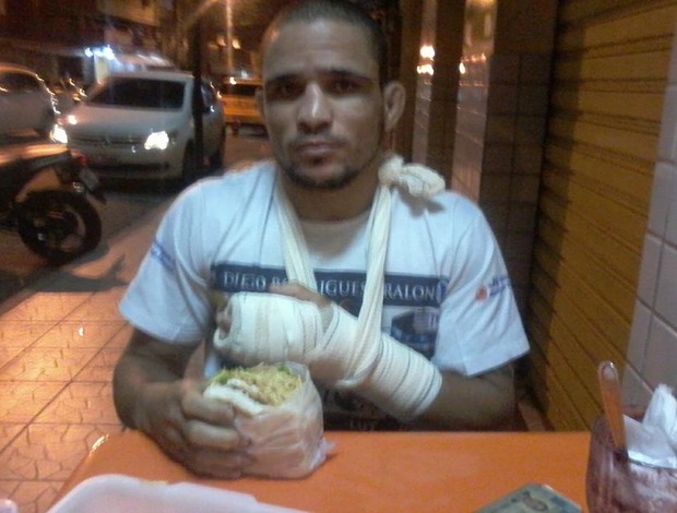 Diego Pralon quebrou a mão e está fora do card do HCC 14 (Foto: Divulgação/Arquivo Pessoal)
