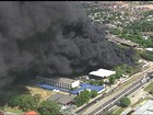 Incêndio atinge fábrica em Santa Cruz da Serra, no RJ