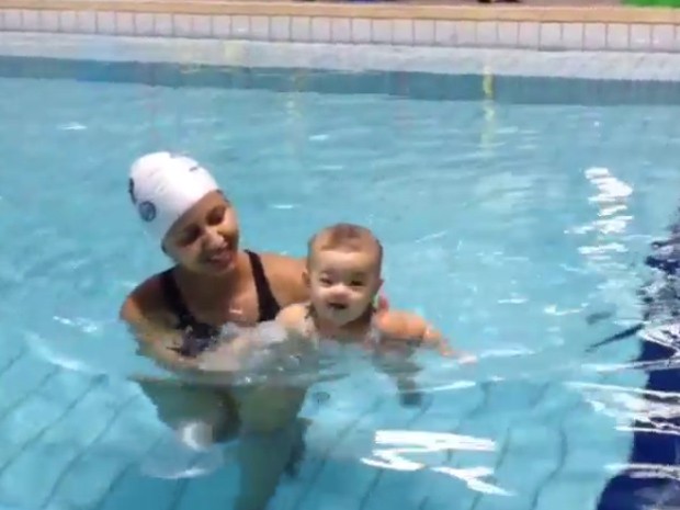 Filha da Ex-BBB Karla na natação (Foto: Reprodução/ Instagram)