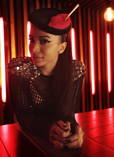 No novo clipe Anitta foi dirigida por Jessy Terrero, que já trablhou em clipes de Jennifer Lopez e Ricky Martin (Foto: Sergio Blazer) No novo clipe Anitta foi dirigida por Jessy Terrero, que já trablhou em clipes de Jennifer Lopez e Ricky Martin (Foto: Sergio Blazer)