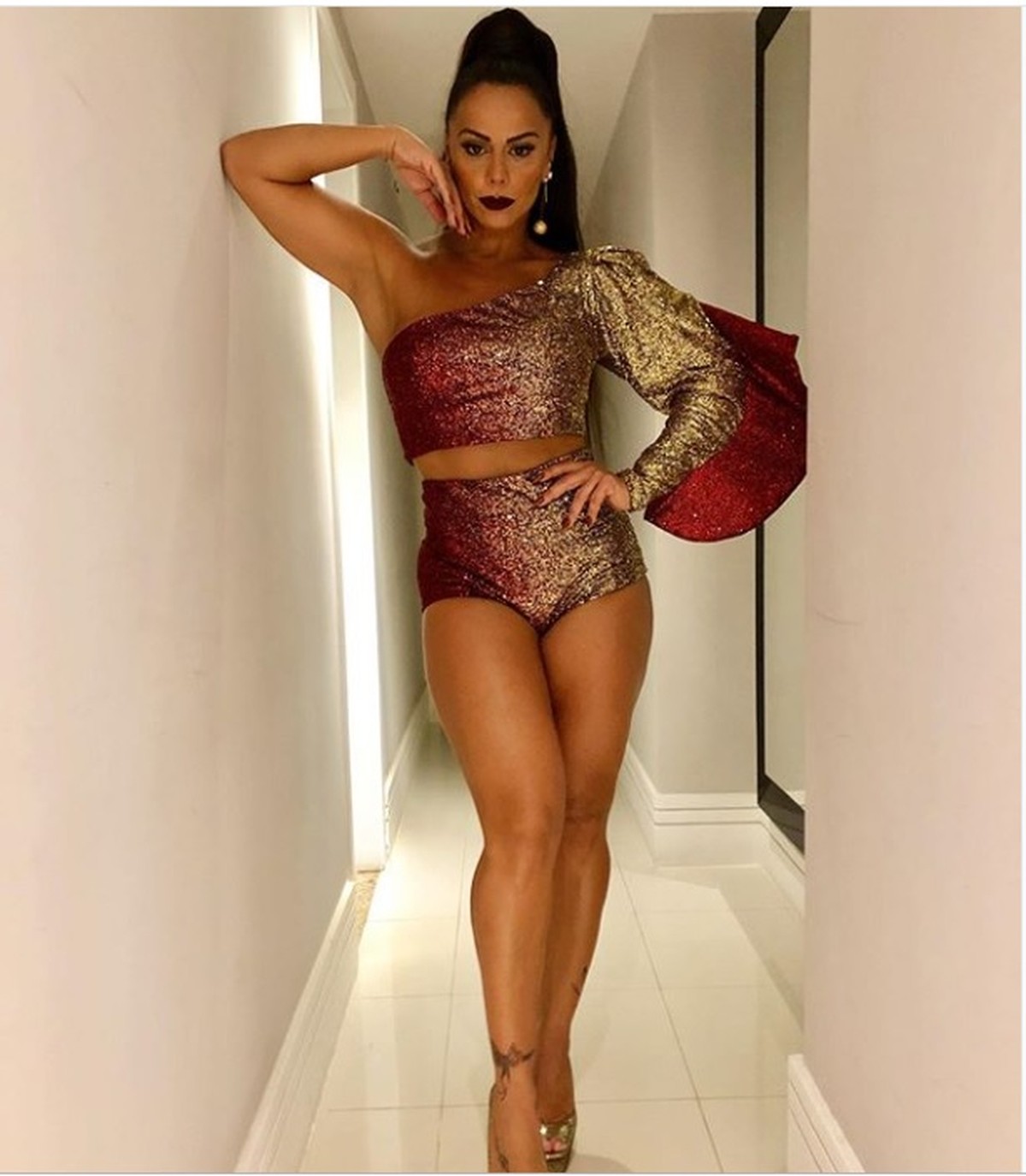 Платье-сетка и стринги 