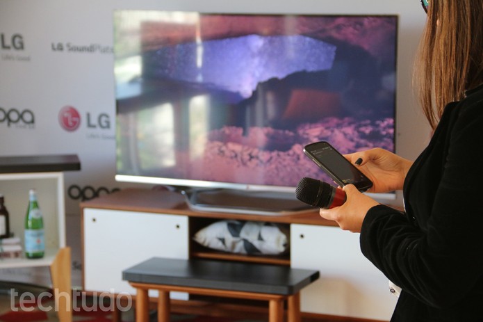 LG Soundplate permite ouvir músicas do celular via Bluetooth (Foto: TechTudo/Fabricio Vitorino) LG Soundplate permite ouvir músicas do celular via Bluetooth (Foto: TechTudo/Fabricio Vitorino)
