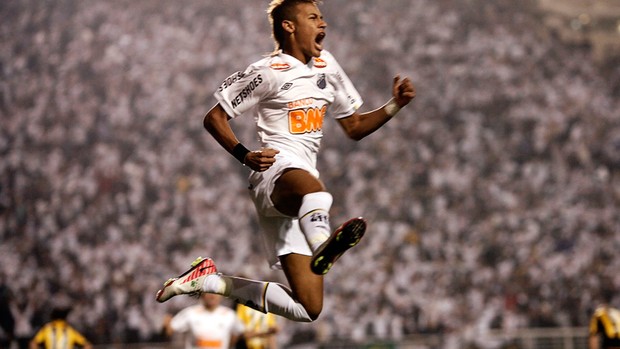 Neymar gol Santos x Peñarol (Foto: Reuters)