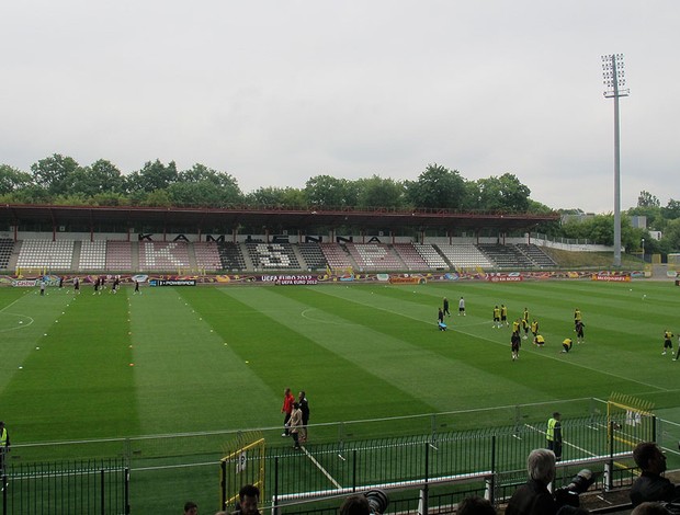 CT da Polônia na Euro, Stadion Polonii tem capacidade para pouco mais de 6 mil pessoas (Foto: Marcos Felipe / Globoesporte.com)