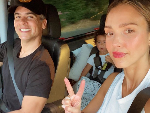 Jessica Alba faz viagem de carro com a família (Foto: Reprodução/Instagram)