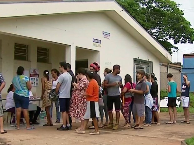 Vacina febre amarela, Passos (Foto: Reprodução EPTV/Cacá Trovó)