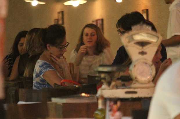 Christiane Torloni em restaurante na Zona Sul do Rio (Foto: Rodrigo dos Anjos/ Ag. News)