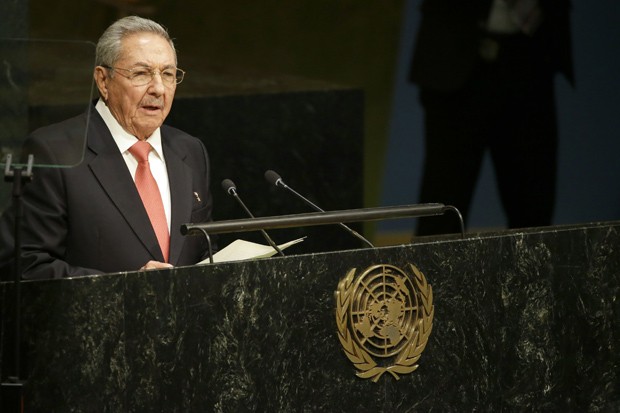 Presidente de Cuba, Raul Castro, faz discurso na sede da ONU, em Nova York, neste sábado (26)  (Foto: AP Photo/Mary Altaffer )