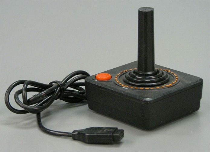 Clássico joystick do Atari (Foto: Reprodução/Museum of Play)