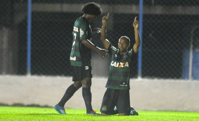 Ananias comemora gol da Chapecoense contra o Guarani (Foto: Eduardo Valente / Estadão Conteúdo)