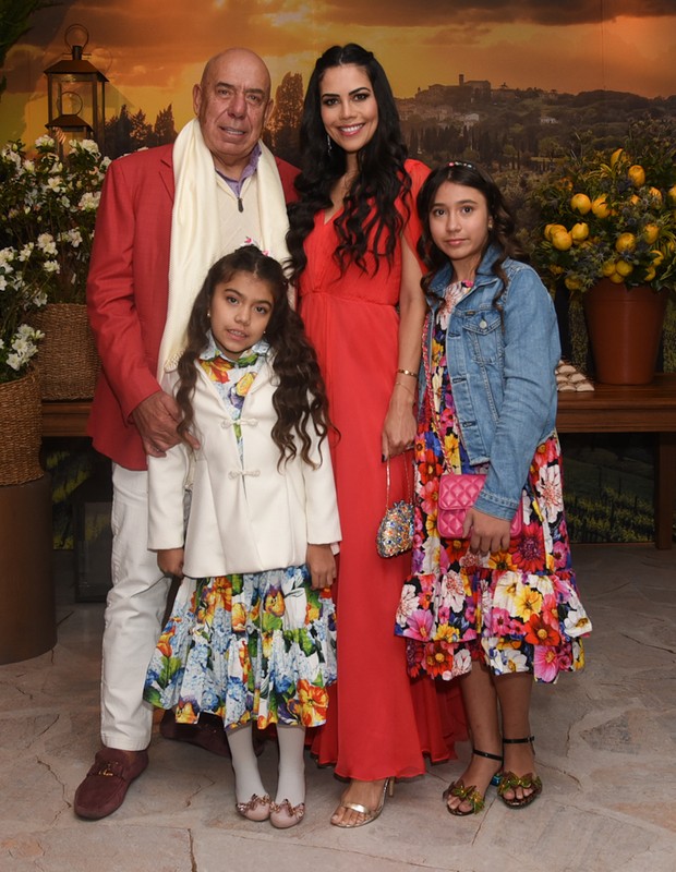 Daniela Albuquerque, Amilcare Dallevo Jr e filhas (Foto: Andy Santana/AgNews)