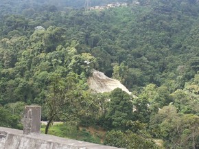 Cerca de 300 operários são demitidos da obra na nova subida da Serra de Petrópolis (Foto: Andressa Canejo/G1) Cerca de 300 operários são demitidos da obra na nova subida da Serra de Petrópolis (Foto: Andressa Canejo/G1)