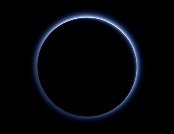 Imagem mostra a atmosfera de Plutão da forma como ela seria captada por olhos humanos (Foto: NASA/JHUAPL/SwRI)