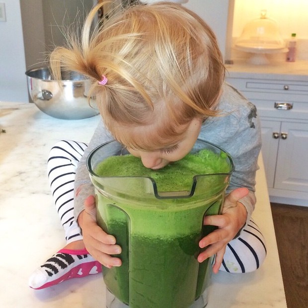 como pesquisar no google Suco verde + Gisele Bündchen + Tom Brady