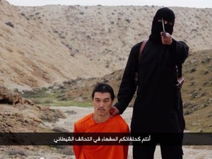 Cena do vídeo divulgado pelo Estado Islâmico com a suposta execução de Kenji Goto (Foto: Reprodução/Youtube)