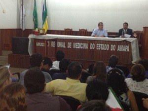 Médicos do Amapá se reunem no Conselho Regional de Medicina  (Foto: Fabíola Gomes/ G1)