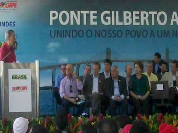 Governador de Sergipe discursa durante inauguração de ponte (Foto: Marina Fontenele/G1 SE)