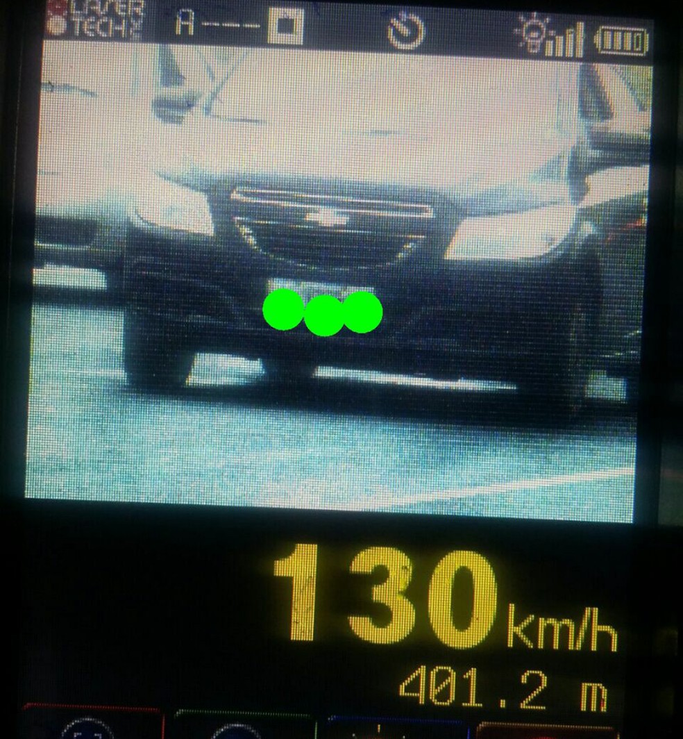 Flagrantes foram registrados na SP-425 (Foto: Polícia Militar Rodoviária/Divulgação)