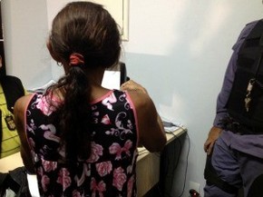 Mãe da adolescente de 14 anos contou que foi impedida de acompanhar filha em consulta (Foto: Jamile Alves/G1 AM)