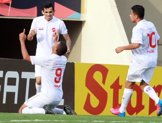 Jheimy vila nova gol Santa Cruz (Foto: André Costa / Agência Estado)