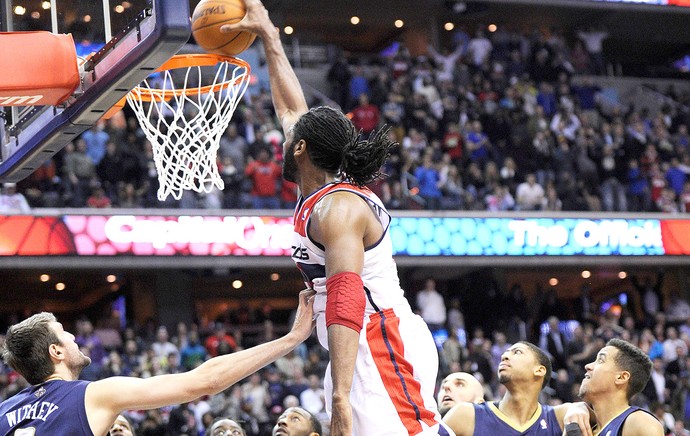Nene enterrada NBA jogo Wizards e Pelicans basquete (Foto: AP)
