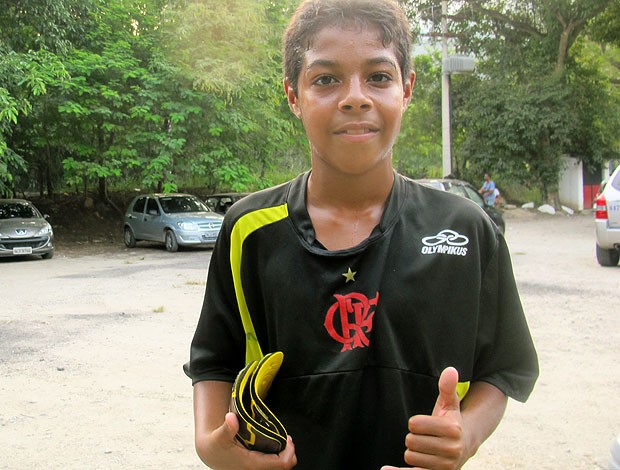 Tiago, irmão de Adriano, com a camisa do Flamengo (Foto: Janir Junior / GLOBOESPORTE.COM)