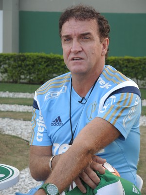 Com mesmo canto de 1992, Cuca faz um mês de Palmeiras e revê Palestra