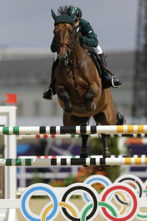 Doda, montando Rahmannshof's Bogeno, zerou sua prova no primeiro dia dos saltos (Foto: EFE)