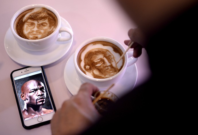 Mayweather e Pacquiao retratados em café (Foto: AFP)