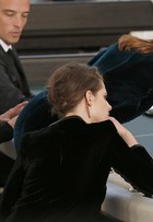 Kristen Stewart, Julianne Moore e outros participam de desfile da Chanel