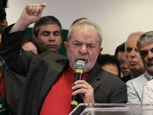 O ex-presidente Luiz Inácio Lula da Silva durante pronunciamento após a primeire denúncia que o colocou como réu na operação Lava Jato, na semana passada (Foto: Fernando Donasci/Reuters)