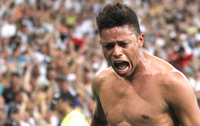 André Comemora gol do Vasco contra o Santos (Foto: Marcelo Sadio / Vasco.com.br)