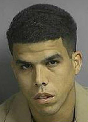 Almed Jurado tentou intimidar homem envolvido em acidente com distintivo falso de capelão (Foto: Osceola County Sheriff