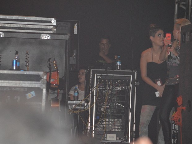 Ex-BBBs Bella e Clara em show do Guns N’ Roses no Recife (Foto: Felipe Souto Maior/ Ag. News)
