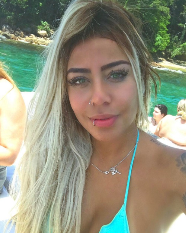 Rafaella Santos Renova Bronze Em Angra Poetizar Sorrisos Quem