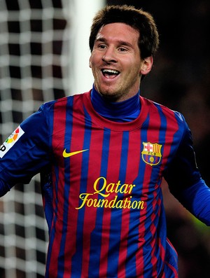 Messi comemora gol do Barcelona sobre o Osasuna (Foto: AFP)